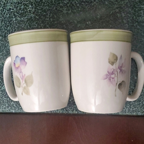 Thomson Pottery Mugs- Off White, Green Trim, Floral Design-Set of 2 - Picture 2 of 4